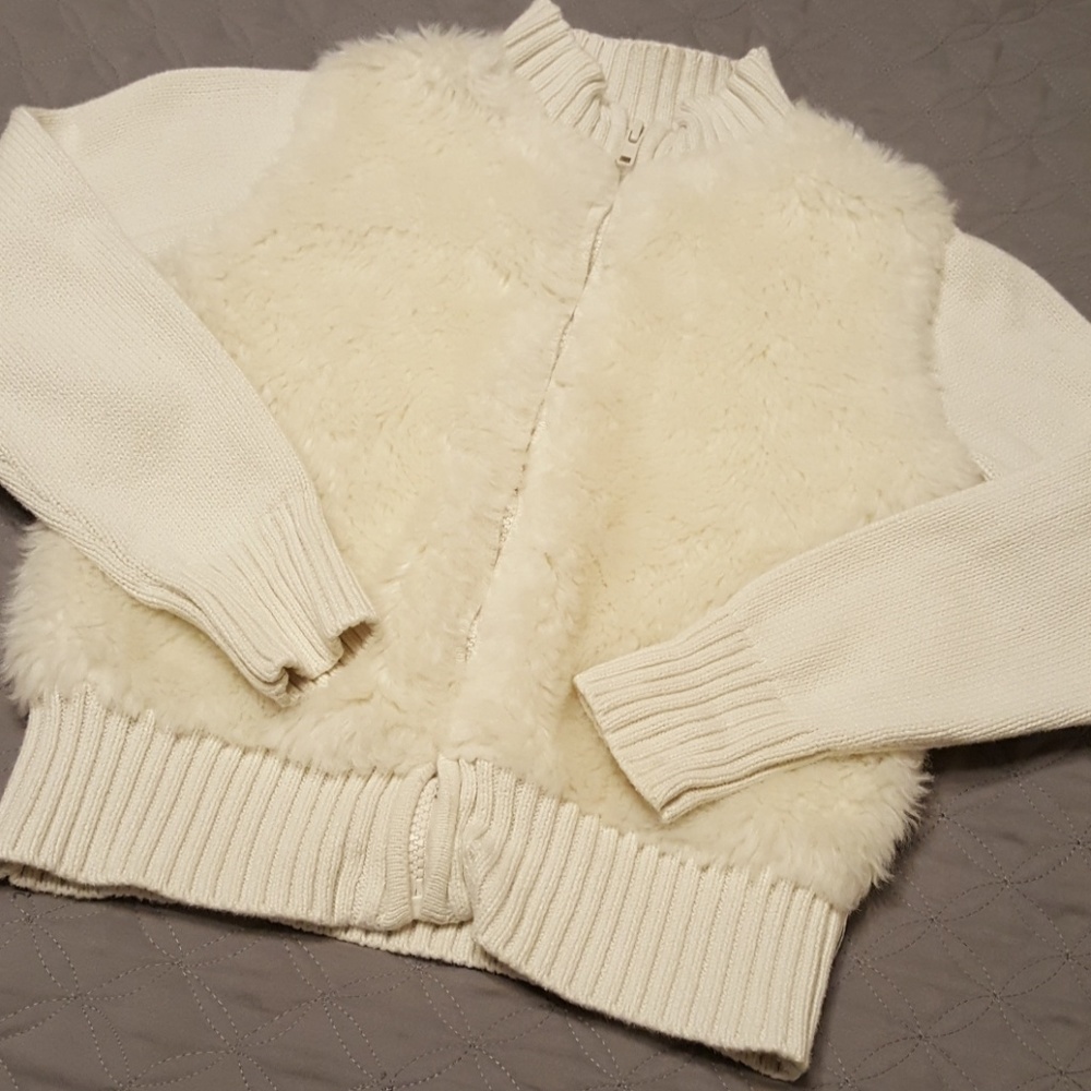 Gymboree cream sweater medium 7/8 fur